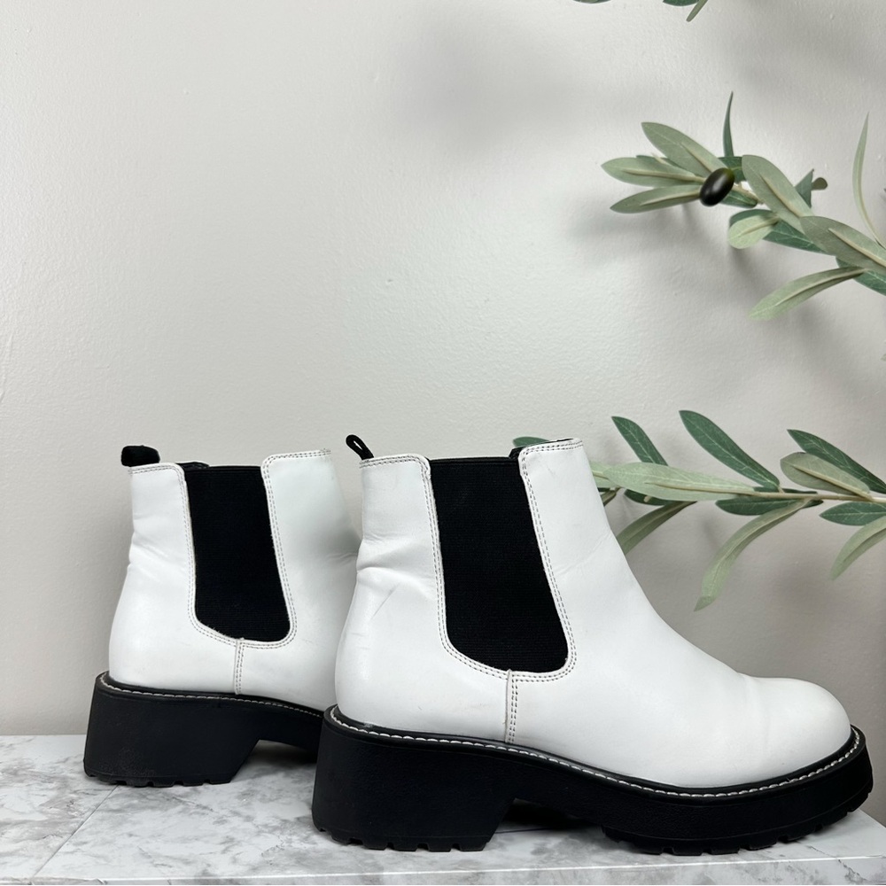 MADDEN GIRL Cindyy Chelsea Chunky Lug Boot White Sz 7.5 - Picture 3 of 10